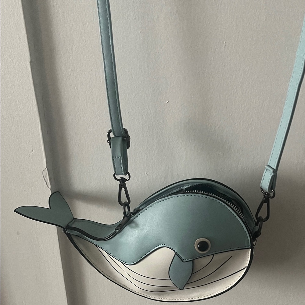 Whale Shaped Crossbody Bag in Blue and White - Picture 3 of 4